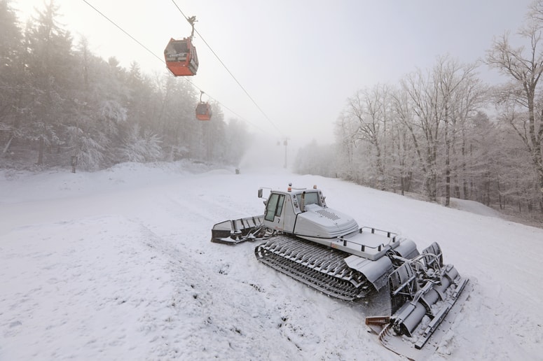 Po padcu osmega stebra gondolske žičnice so novo kabinsko žičnico na Pohorju zagnali decembra 2009, primer pa več kot deset let kasneje še vedno zaposljuje tožilce. 