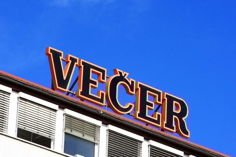 Glavna fotografija članka:V novinarskih sindikatih ostro nasprotujejo napovedanem odpuščanju na Večeru