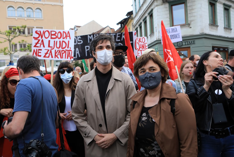 Ljubljana. Petkovi protesti. Protest. protest proti JanšiLuka Mesec