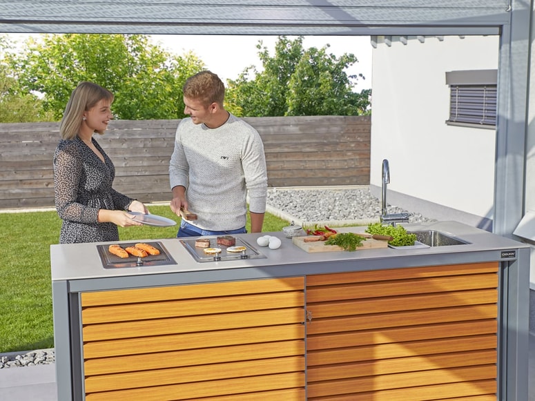 Glavna fotografija članka:Letna kuhinja je lahko tudi na majhnem prostoru