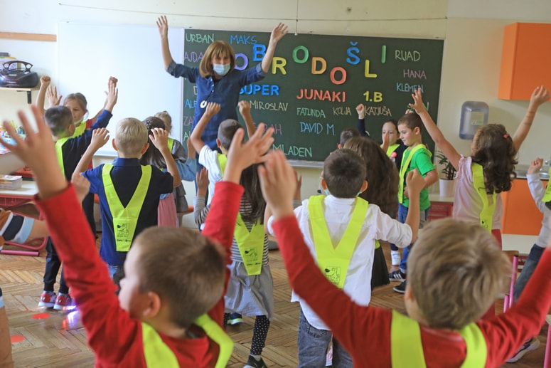 Na koncu prvega razreda učenec zna seštevati in odštevati do dvajset. Ali se je tega naučil tudi z delovnim zvezkom, ni pomembno. 