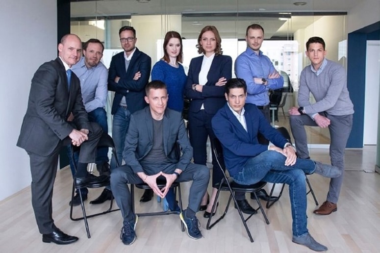 Družba je leta 2016 kot startup podjetje za razvoj finančne platforme pridobila finančno podporo Slovenskega podjetniškega sklada, leta 2019 pa subvencijo Evropske komisije iz programa Horizon 2020 za raziskave in inovacije.