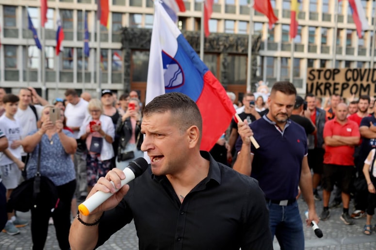 Stranka Resnica je nastala v okoliščinah epidemije koronavirusa, njen predsednik Zoran Stevanović pa postal prepoznaven tudi po protestih proti pogoju PCT. Prepričan je, da tudi glede številnih drugih vprašanj v Sloveniji obstaja precejšnja množica, katere mnenje je drugačno od prevladujočega in ki jo lahko Resnica nagovori. 