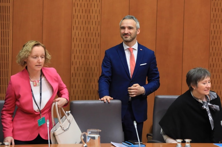 Novi koronavirus pušča posledice na vseh področjih, zato je ključno, da se na te posledice odzivamo učinkovito in pravočasno, pravi minister za delo Janez Cigler Kralj, ki je bdel nad snovanjem petega zakonskega paketa.