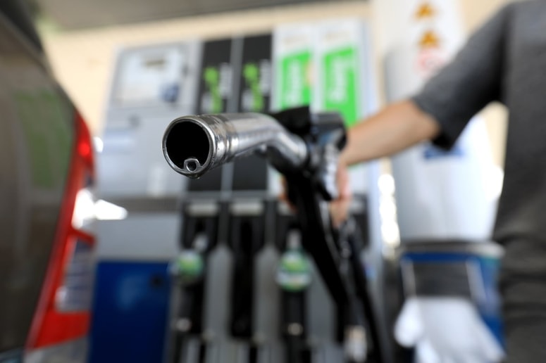 Glavna fotografija članka:Vroča delovna mesta v Mariboru in okolici: Za prodajalca na bencinskem servisu 1300 evrov bruto, kdo ponuja 2500 evrov?