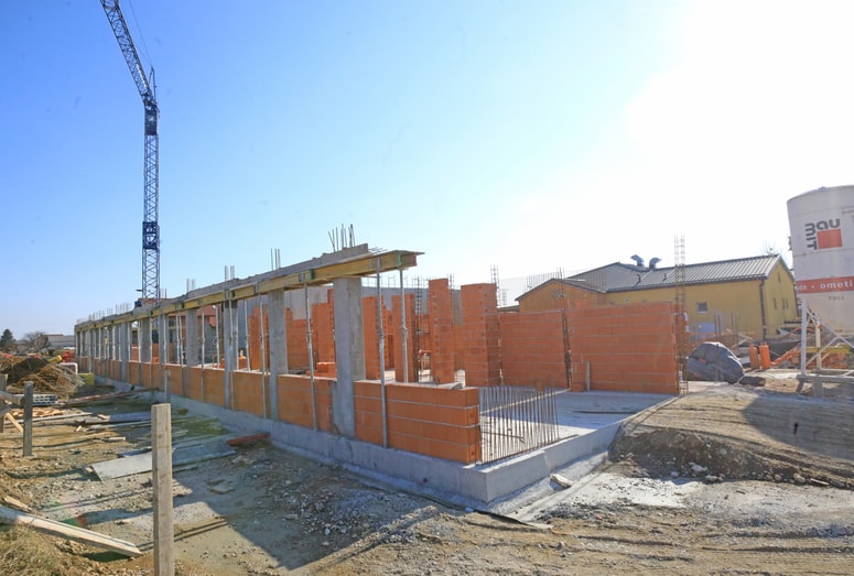 Gradnja podružnične osnovne šole v Marjeti na Dravskem polju je v polnem teku. 