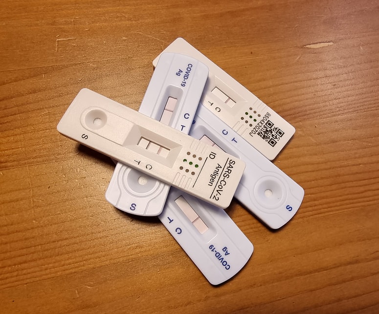 Ob sežigu milijona hitrih testov zavržejo 0,1 grama zlata in 5000 kilogramov plastike. To je vredno okoli 15.000 evrov.