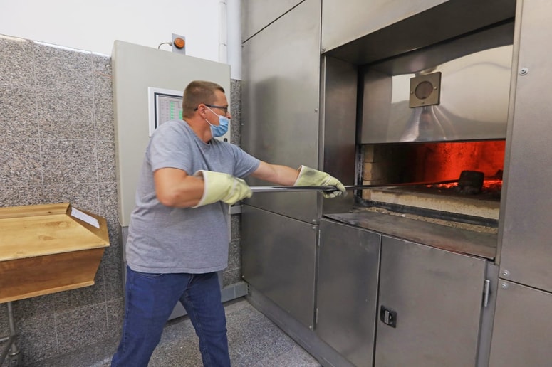 Gorenje v peči traja od ure in pol do dveh ur. 