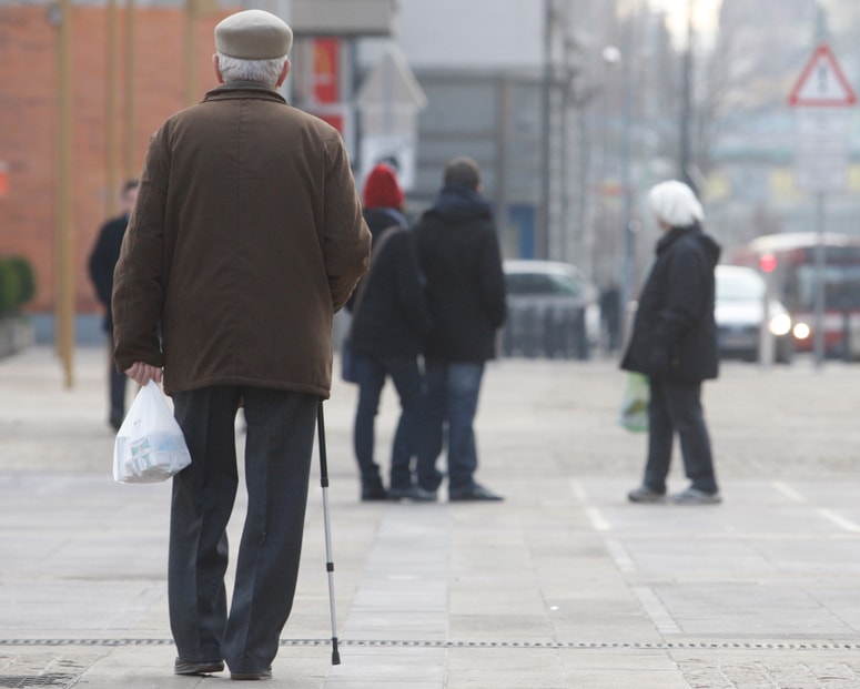 Število upokojenih zadnja leta sicer raste, a na srečo še hitreje raste število delovno aktivnih oziroma pokojninskih zavarovancev.

