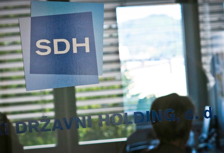 Glavna fotografija članka:Vlada: Dva nadzornika SDH ne izpolnjujeta pogojev. Zamenjavi tudi na ministrstvu za kulturo in na Brdu