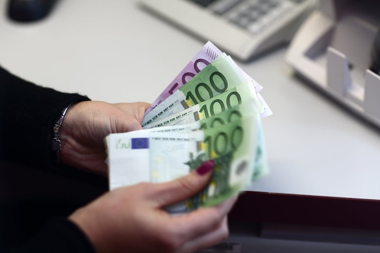 Denar naj ne stoji. Denar naj dela.