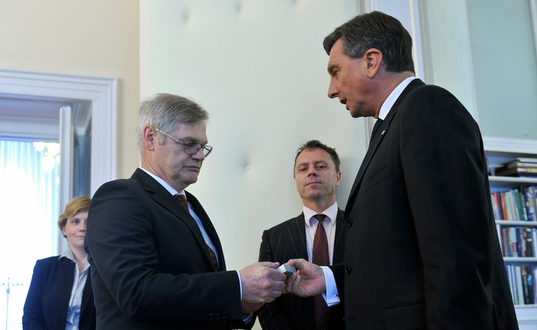 Alma Sedlar, Boris Štefanec, Borut Pahor in Igor Lamberger. Novak bo zamenjal Sedlarjevo.