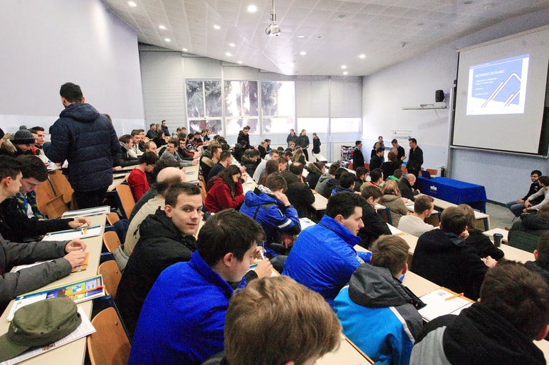 Težave naj bi imeli predvsem tisti študenti, ki so se med študijem prepisali ali so se odločili za zaporedni študij. 