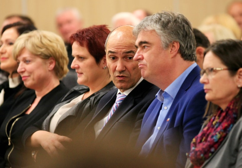 Glavna fotografija članka:Iranski režim sankcioniral tudi slovenskega evroposlanca Milana Zvera. To je razlog ...