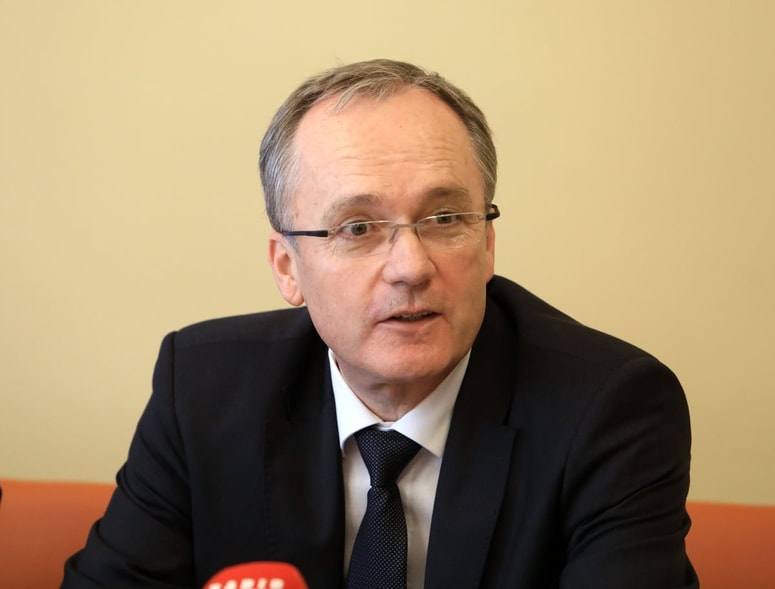 Zobozdravnika je direktor Zdravstvenega doma dr. Adolfa Drolca Jernej Završnik poklical na zagovor.
 