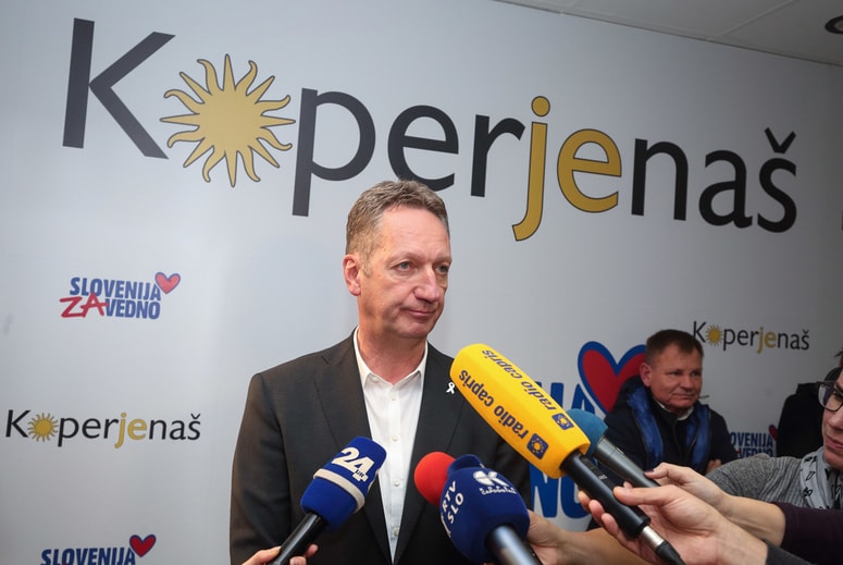 Glavna fotografija članka:Lista Borisa Popoviča z ustavno pritožbo zaradi neenakih možnosti predstavitve neparlamentarnih strank
