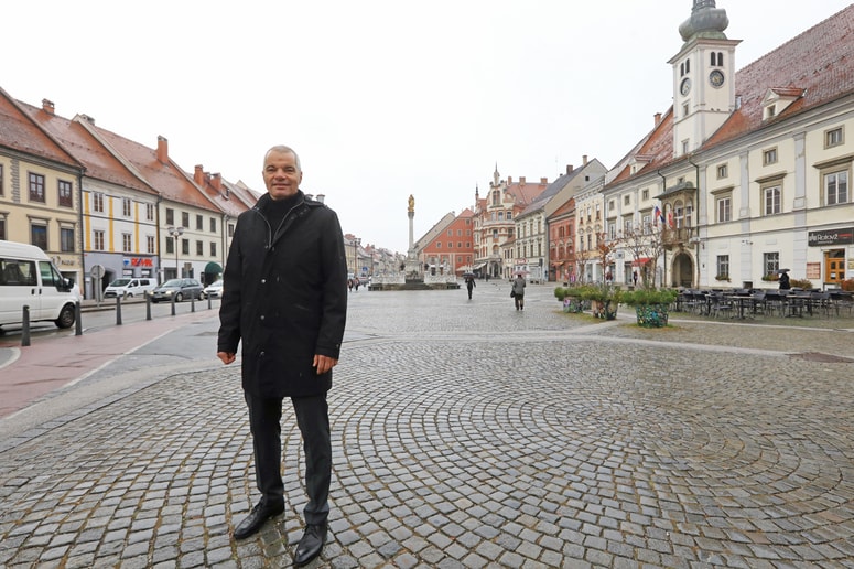 Da so med odprtimi mestnimi projekti tudi takšni, pri katerih ima Saša Arsenovič čisto poslovni interes (obnova Lenta, Vojašniškega trga, Koroške ceste in Glavnega trga), je nesporno dejstvo.