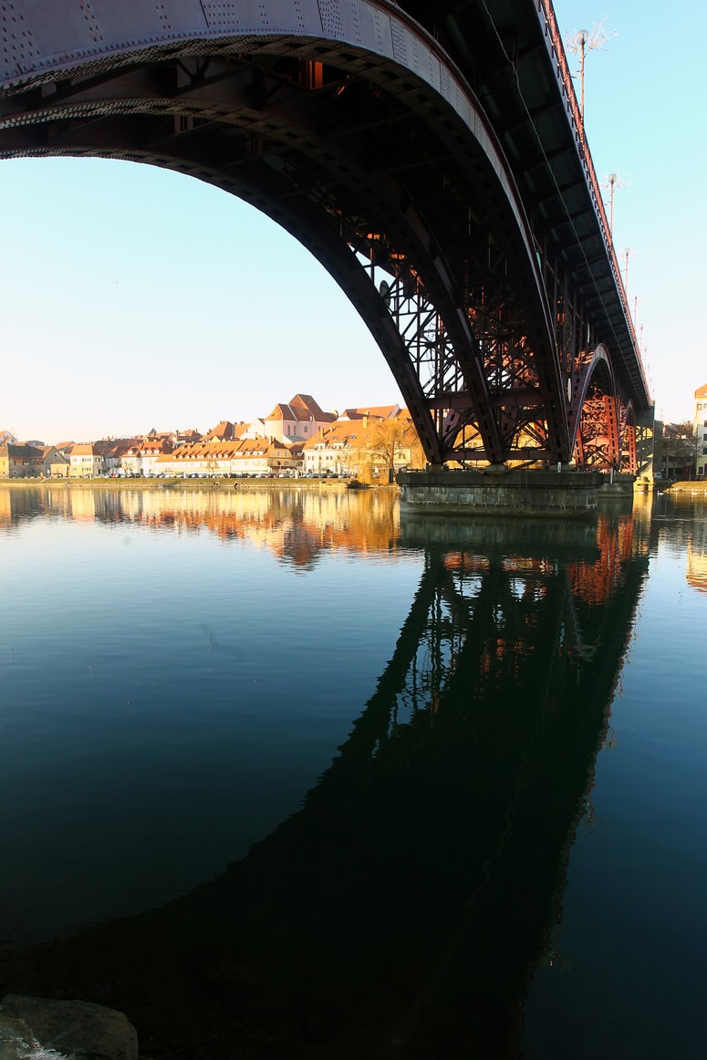 Glavna fotografija članka:Dosje o pozabljenem vzhodu države: kako je vlada prezrla razvoj regij