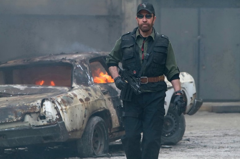 Chuck Norris v filmu Plačanci 2 (The Expendables 2).