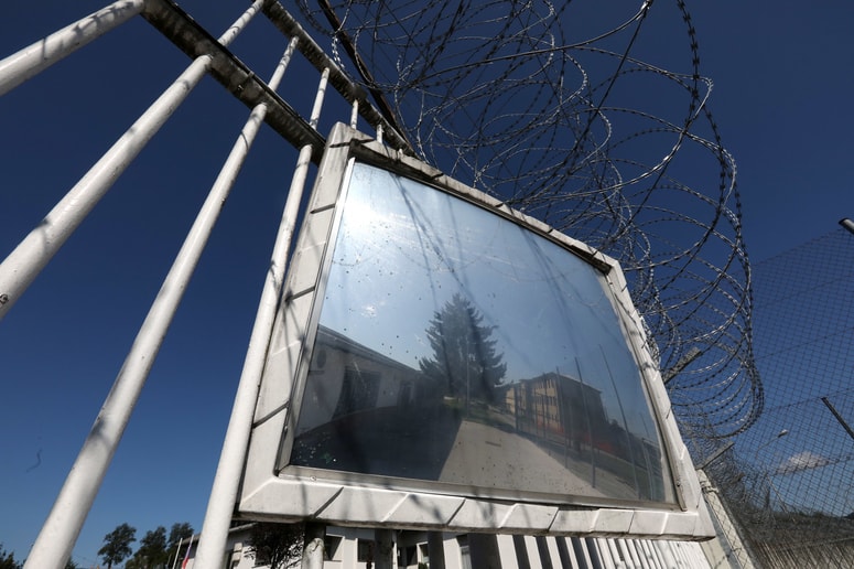 V zaporu na Dobu se letno v program vključi okoli deset zapornikov, ki so bili obsojeni zaradi nasilnih dejanj.
