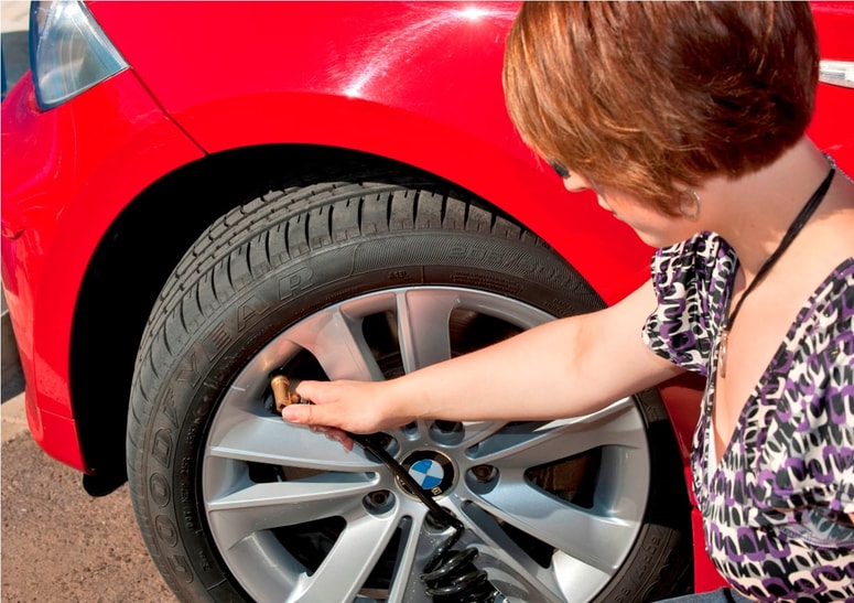 Nekateri vozniki pri izbiri novih pnevmatik gledajo na ceno, drugi na lastnosti na mokrem ali suhem, tretjim sta pomembni glasnost ali čim manjša obraba. 
