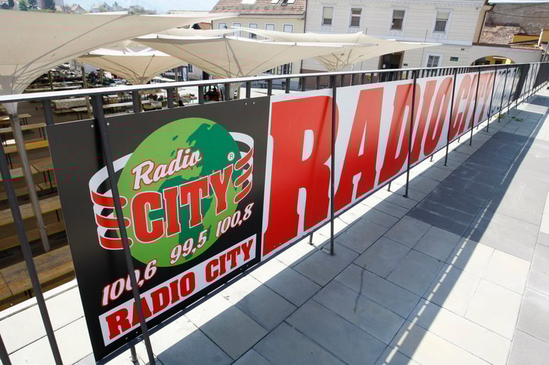 Glavna fotografija članka:V TV 2 pravijo, da trenutno ne kupujejo radia v Sloveniji
