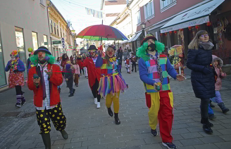 Prihodnji torek bosta na mariborskih ulicah dve pustni povorki, dopoldan in popoldan. 
