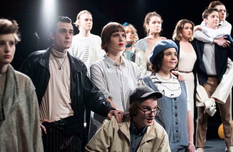 Svoje usode krojači
