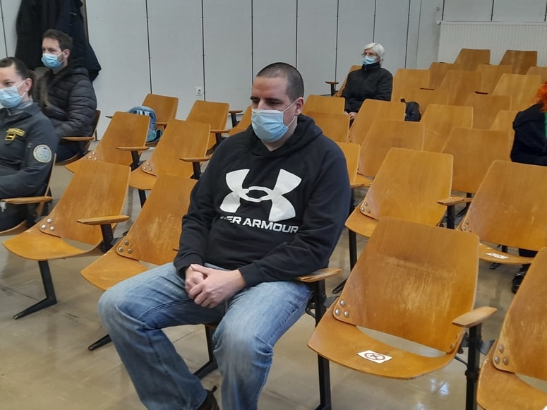 Andrej Vrščaj nemo spremlja sojenje na celjskem sodišču. 