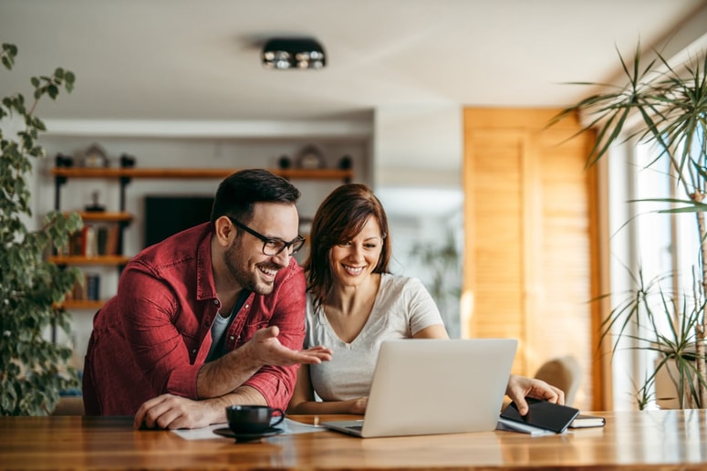 Donosi, ustvarjeni znotraj računa (obresti, dividende, kapitalski dobički), niso sproti obdavčeni, temveč šele ob izplačilu.