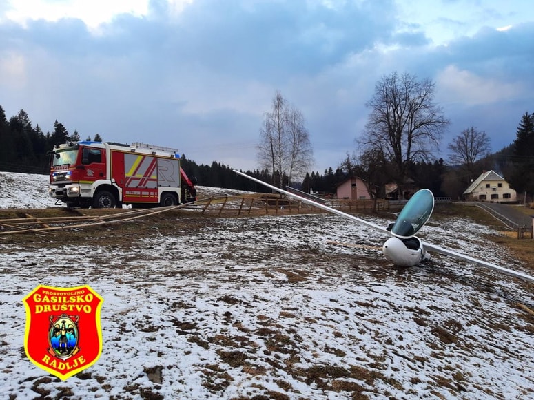 Zasilni pristanek jadralnega letala pri pri Hudem kotu v Ribnici na Pohorju. 
