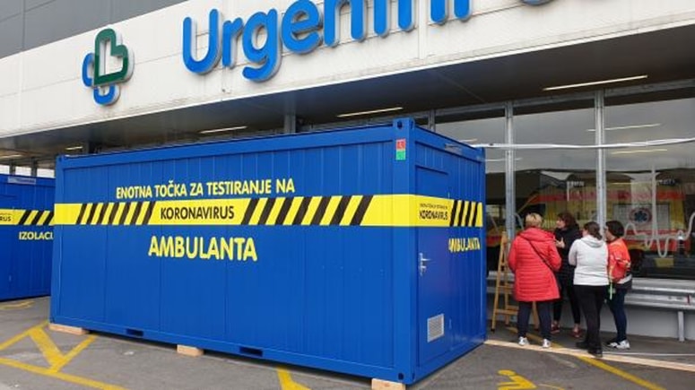 Zabojnik številka 2 pred celjsko bolnišnico, kjer je možno samoplačniško testiranje na Covid19 