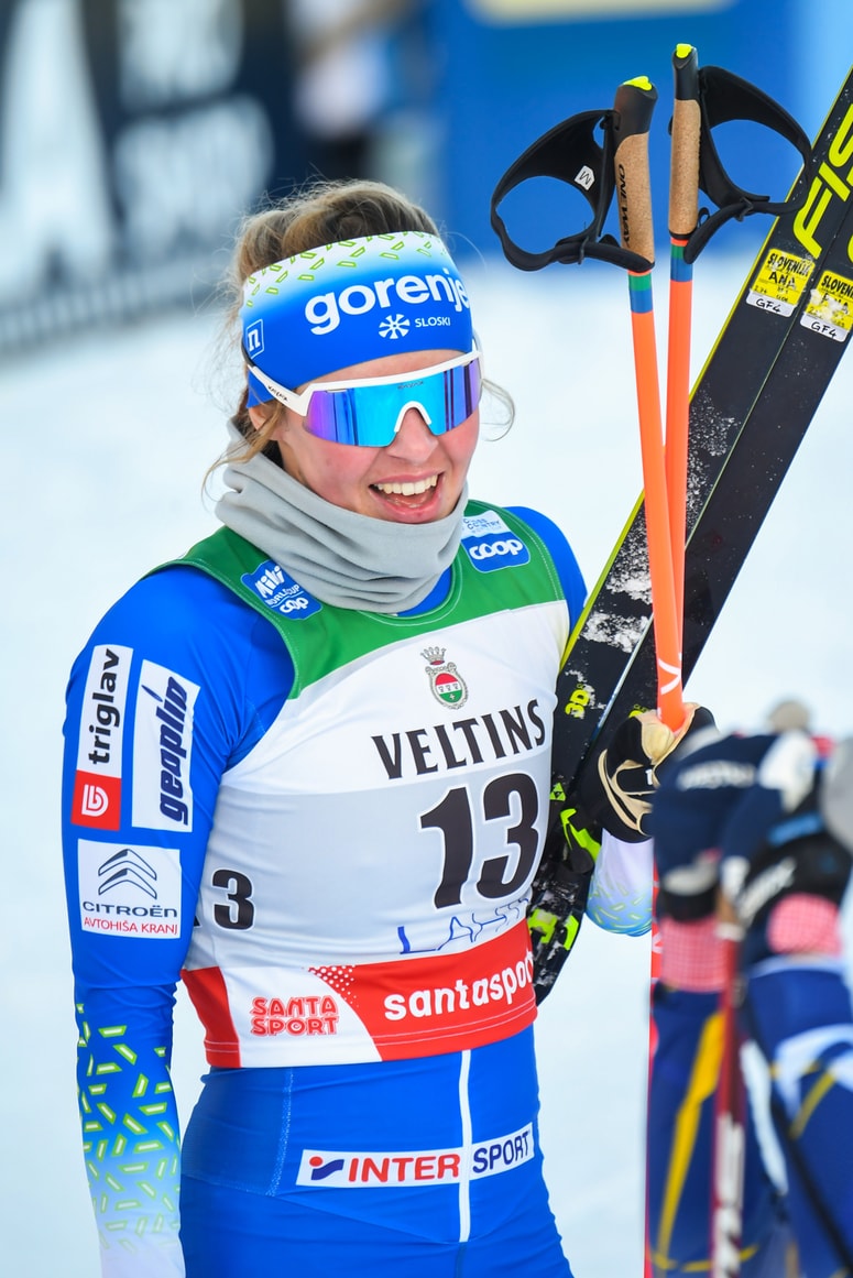 Glavna fotografija članka:Anamarija Lampič na Norveškem s stalnim spremljevalcem
