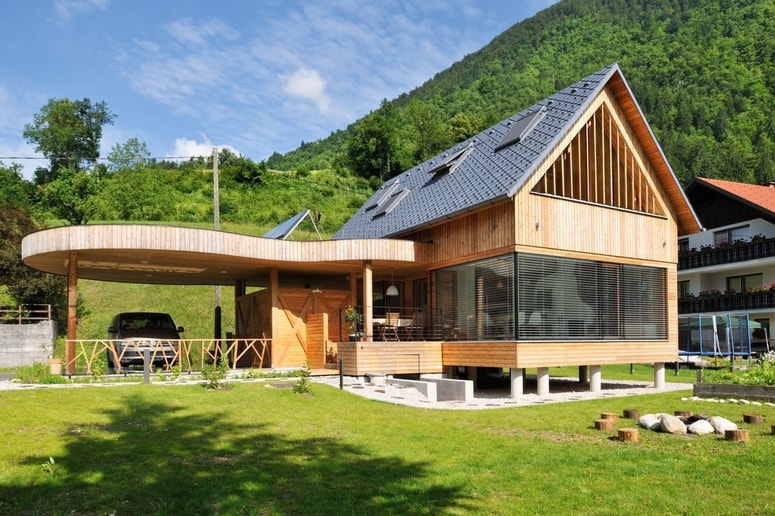 Hiša v Kamniku, arhitektura: Miha Bogataj, izvedba: Ekoart
