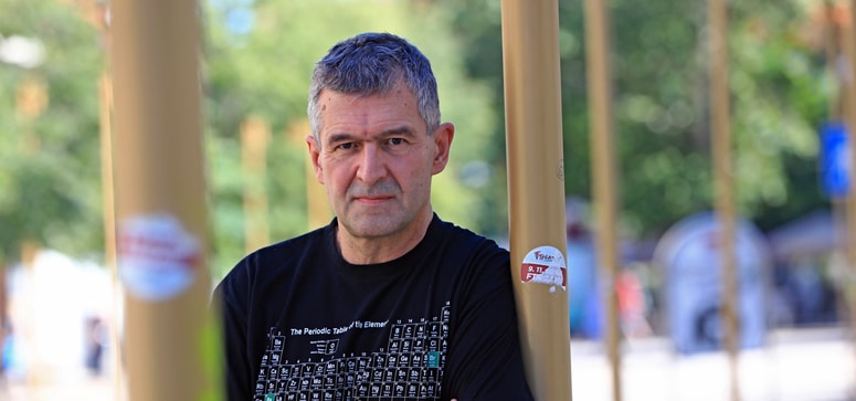 Cerkev je deseti roman, ki ga podpisuje Avgust Demšar.