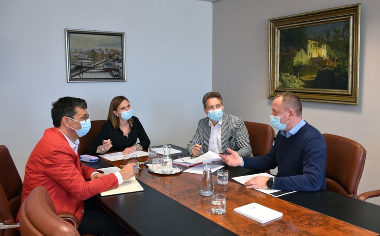 Peter Svetina, Mojca Prelesnik, Tomaž Vesel, Robert Šumi (z leve) 

