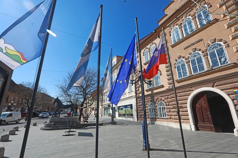 Glavna fotografija članka:Slovenj Gradec: Petnajst streh javnih objektov bodo prekrili s sončnimi elektrarnami