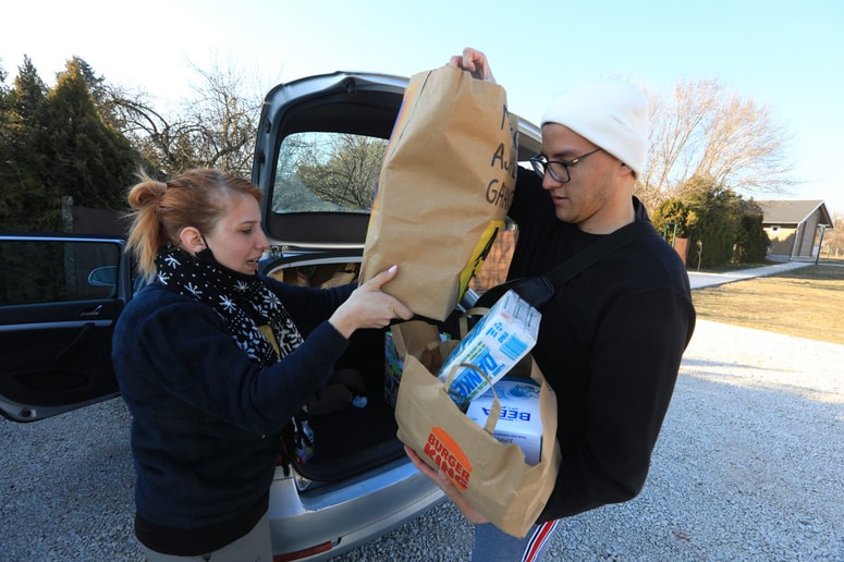 Solidarnost, skrb za soljudi, je edino, kar lahko ljudem pomaga, zato mora biti to najpomembnejša lekcija vojne v bližini. 