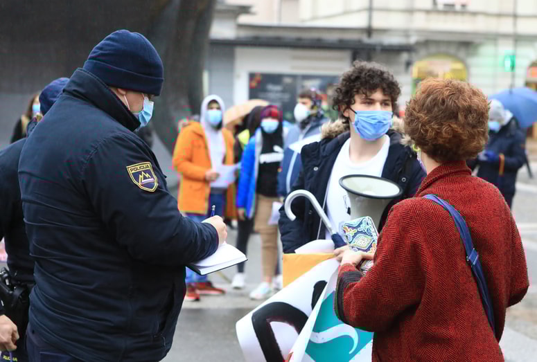 Glavna fotografija članka:(POGLED) Kar umira v nas, ko živimo
