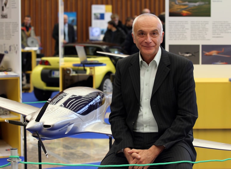 Boscarolova sta od kupnine podjetja Pipistrel doslej donirala 30 milijonov evrov, največ občini Ajdovščina, kjer ima podjetje sedež. 