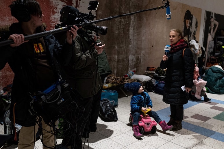 Novinarjem, ki delajo v Ukrajini, bo Unesco zagotovil neprebojne jopiče in čelade.
