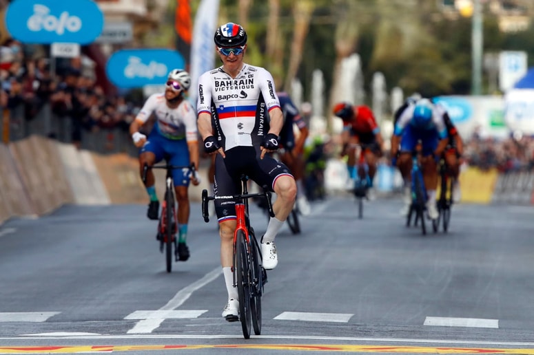 Matej Mohorič je pred tremi leti v dresu državnega prvaka osvojil elitno klasiko Milano - Sanremo. Tokrat je med prijavljenimi, vendar ga sodeč po objavi Bahraina na Instagramu ne bo v Celje. 