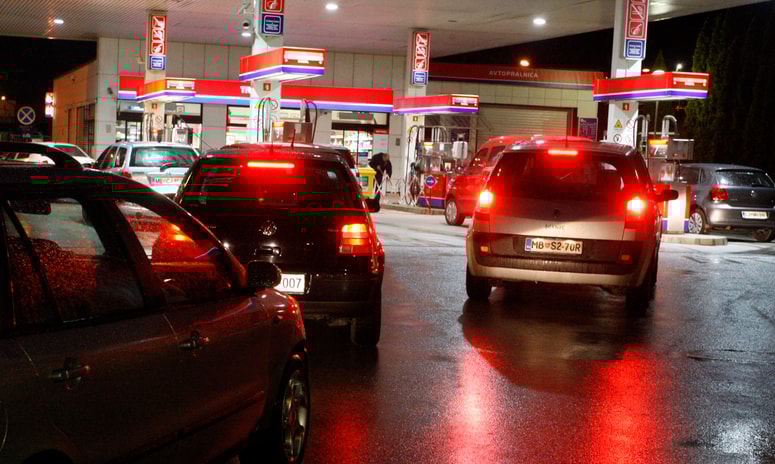 Gneče na črpalkah v Brdih se pojavijo vsakič, ko se drastično poveča razkorak med cenami bencina pri nas in v Italiji. 