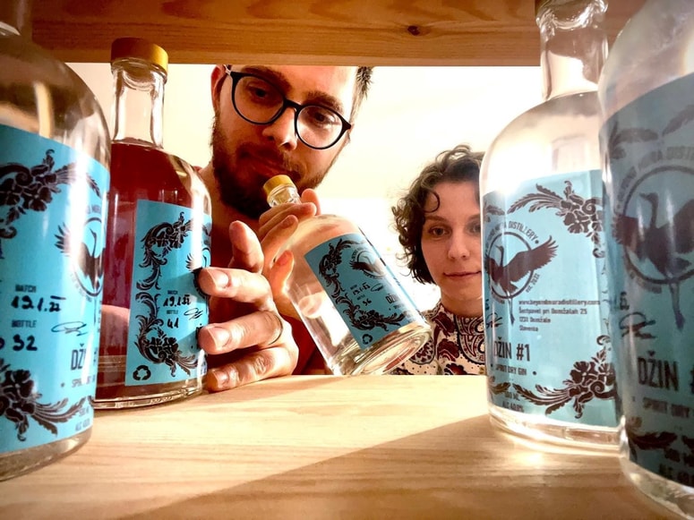 Jernej in Nina Horvat sta mikrodestilarno odprla v začetku letošnjega leta, prvi izdelek pa sta na trg poslala konec januarja. 