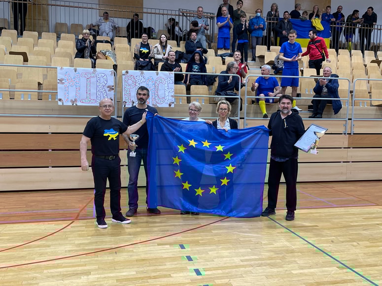 Z leve: ukrajinski veleposlanik Mihajlo F. Brodovič, predstavnik Acer Vasilis Papandreou, predstavnica Evropske unije Jerneja Jug Jerše, francoska veleposlanica Florence Ferrari in romunski veleposlanik Anton Niculescu. 
