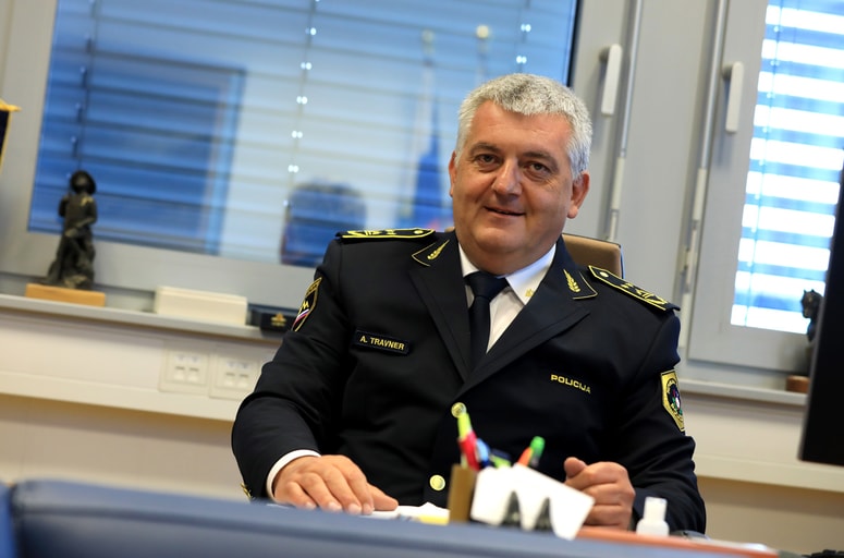 Glavna fotografija članka:Medved: Preiskovalna komisija bo ovadila nekdanja šefa policije Juriča in Travnerja
