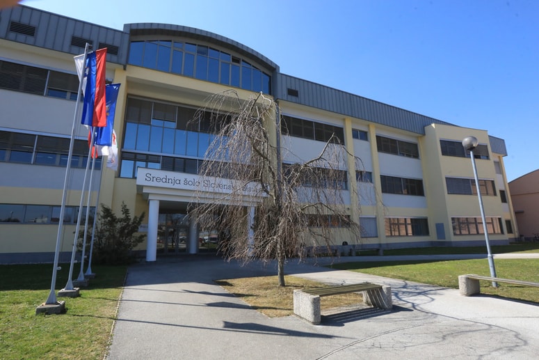 Ravnateljica Srednje šole Slovenska Bistrica Iva Pučnik Ozimič miri, da ni bilo množičnega spreminjanja ocen. 