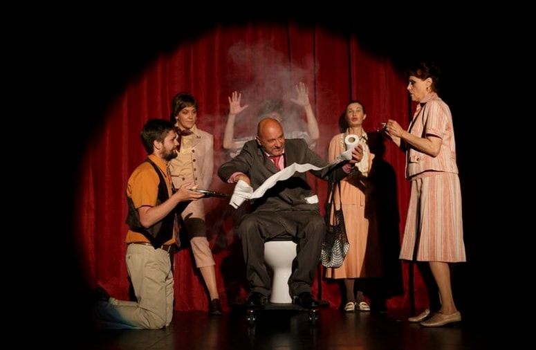 Ključni trenutek Palome - odkritje bele toaletne rolice 