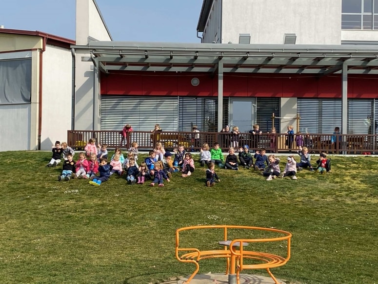 Število otrok v občini se ne zmanjšuje, ampak počasi raste, tako da že razmišljajo o odprtju novega oddelka v vrtcu.
 
