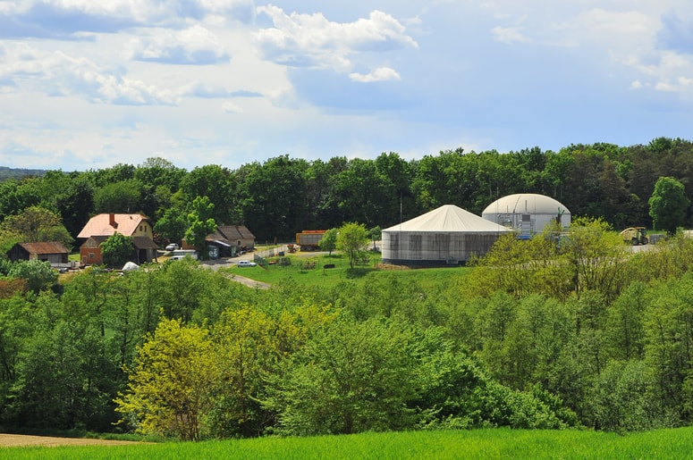 Aleksander Abraham je lani kupil bioplinarno, stanovanjsko hišo
in nekaj zemljišč, ki so se prodajali v stečajnem postopku Bioplinarne Antares Šalovci.
